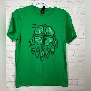 green short sleeve 4 leaf clover feathers t-shirt,‎ sz S